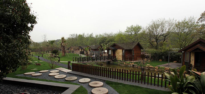 鄉(xiāng)村旅游規(guī)劃設計公司:熱土養(yǎng)生莊園旅游規(guī)劃之體現(xiàn)質樸風格的園林小品