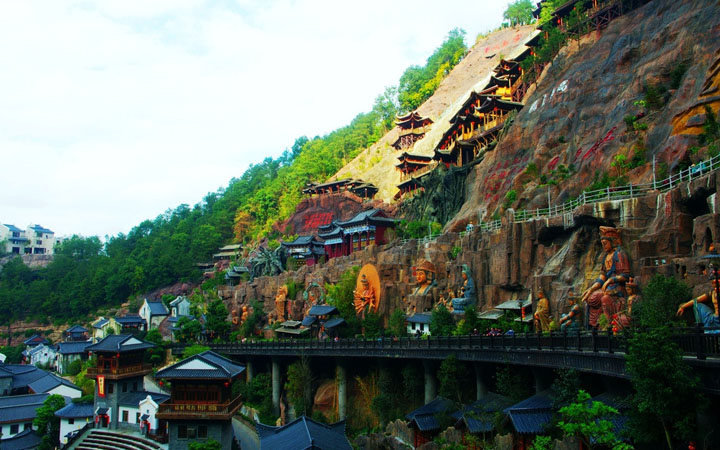 人文旅游項目旅游規(guī)劃公司:客天下文化旅游產(chǎn)業(yè)園觀音文化墻旅游規(guī)劃實(shí)景