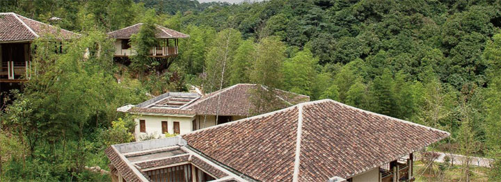 森林旅游規(guī)劃公司:竹別墅旅游規(guī)劃建造融合了苗家吊腳樓和客家建筑風(fēng)格
